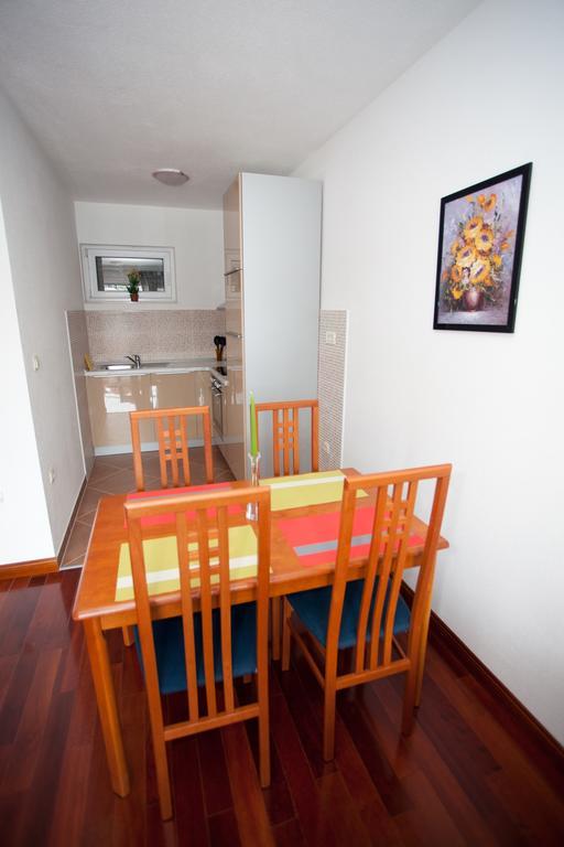 Apartments Svjetlana Τρογκίρ Δωμάτιο φωτογραφία